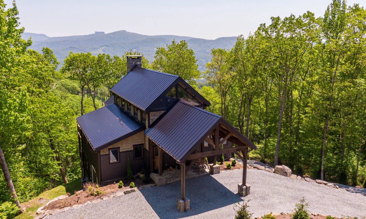 Banner Elk Cabin | Sanctuary- Luxury Eagles Nest 4BR with sweeping views, hot tub, hiking, and more!