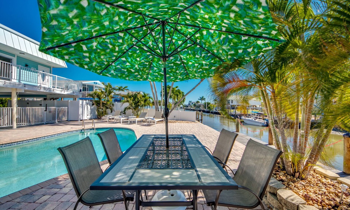 South Island House | Sand Dollar #4 - Upstairs Apt with shared Pool on Canal by the Beach!