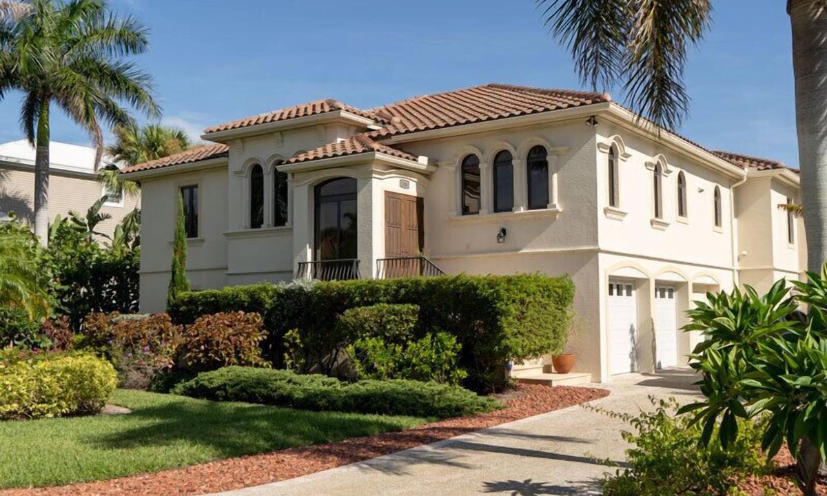 Beachview Country Club Estates House | Sandcastle A Newly constructed stunning spacious home close to everything! SPRING SAVINGS!