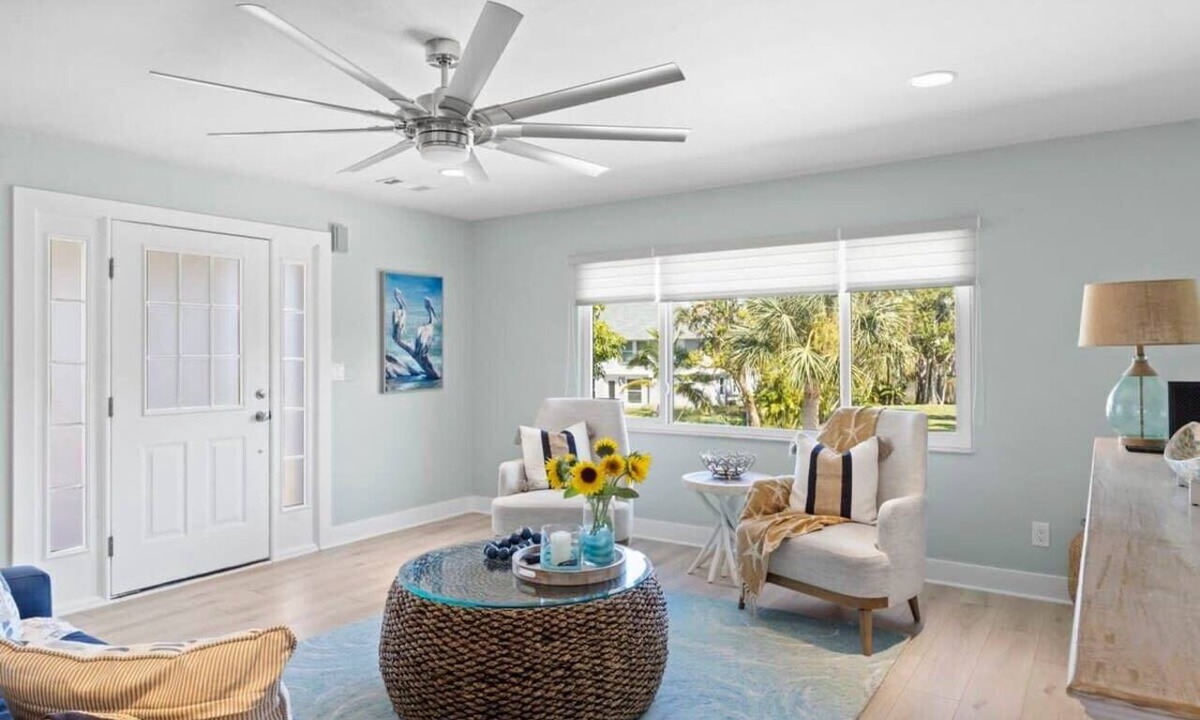 East Rocks House | Sandy Cheeks- Gorgeous Newly Renovated Pool Home with Bikes