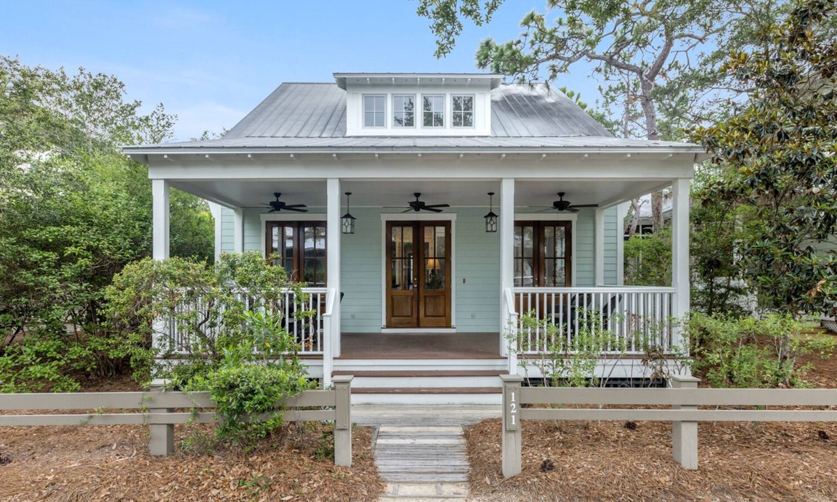 Watercolor House | Sandy Oar - Camp WaterColor Home With Carriage House, Fire Pit, 5 Bikes