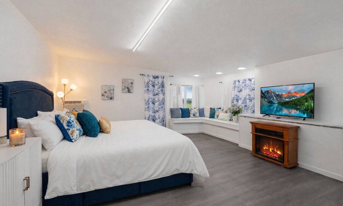 Lake Mary House | Sanford Sunset - Min to Airport | Sleeps 10 | Pets