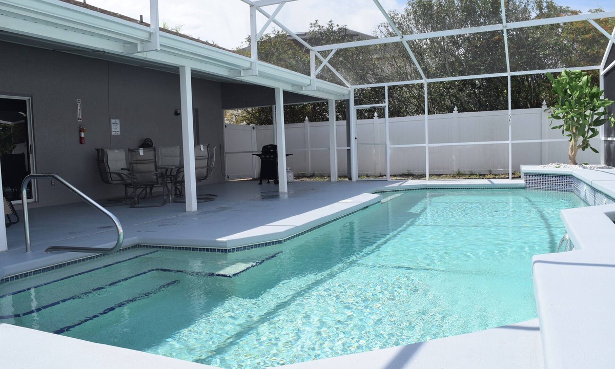 Lindfields House | Sanitized 4 Bedroom Private Fenced Pool Close to Disney