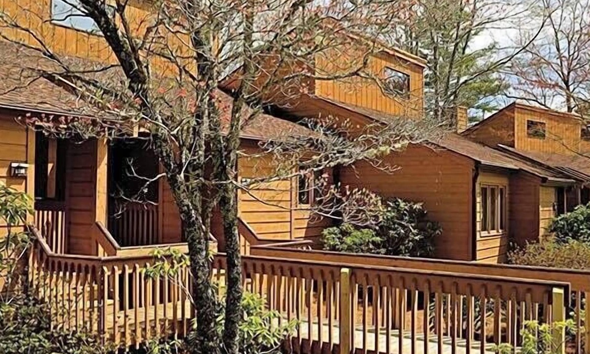 Sapphire Villa | Sapphire | Family Nature Getaway | Pool + Golf | 2BR