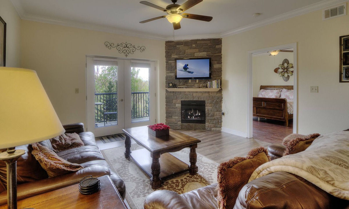 Pigeon Forge Condo | Sarah's Mountain Blessing w/Pools, Hot tub, & Arcade Game 2 King beds