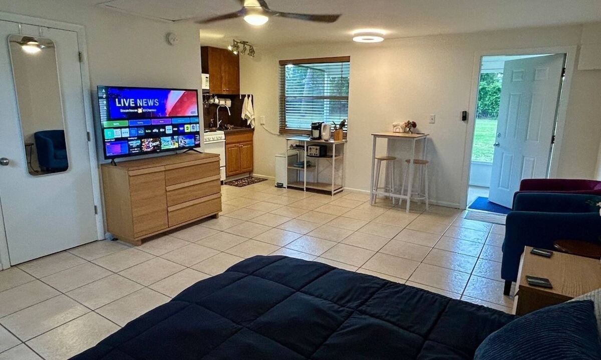 Desoto Acres House | Sarasota Daydream - Calm Retreat in Central Location