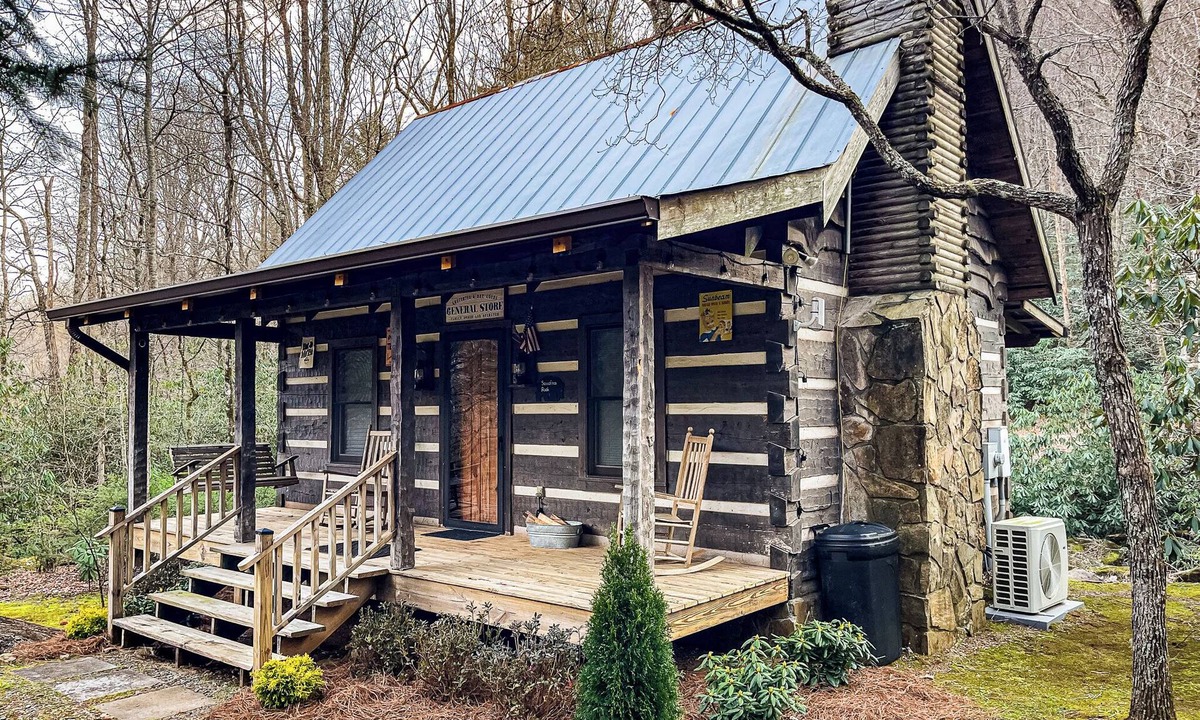 Otto Cabin | Sassafras Rock on Betty's Creek - 1BR Cabin + Open Sleeping Loft