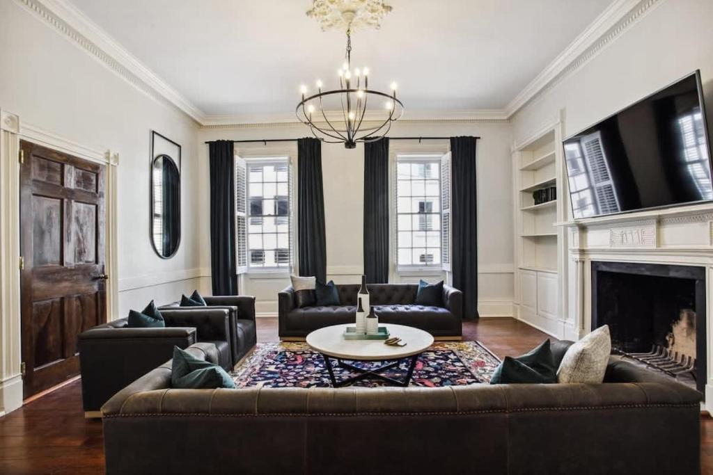 Historic District - North House | Savannah Historic Home Sleeps 20 Near Downtown