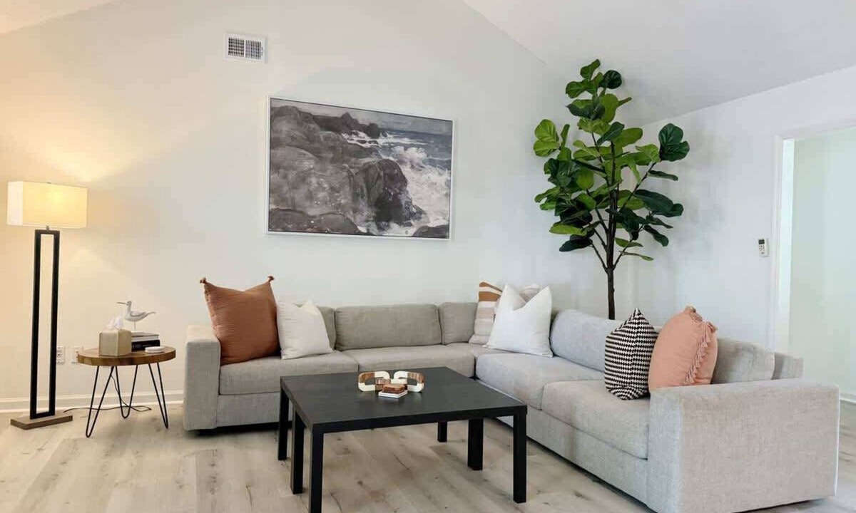 Savannah House | Savannah Home, 15 Min to Tybee, Dog Friendly