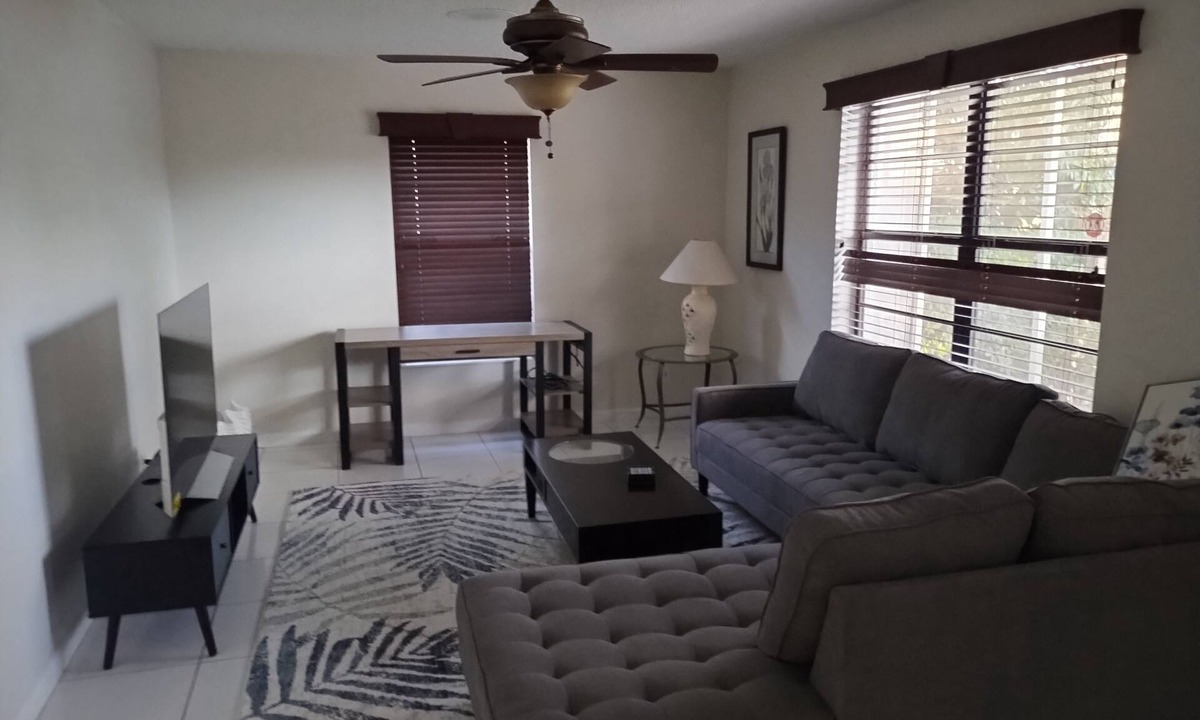 Delray Beach House | Savings Galore. Now open for Seasonal In Jan-Feb min rent.