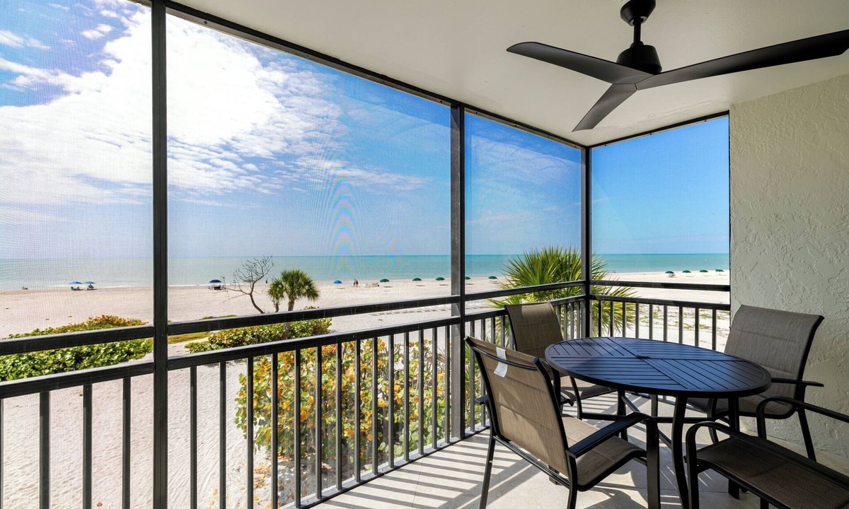 Sanibel Condo | 🌺Sayana 203: Gulf-Front Luxury on Sanibel Island-Sweeping Gulf Views🐬