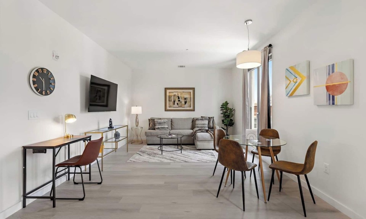 Newark Apartment | Scenic 2BR free parking 30 NYC!