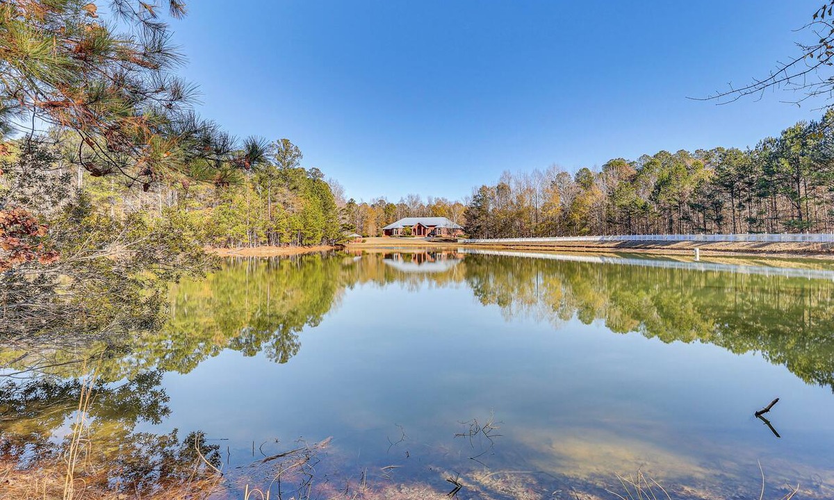 Mountville Apartment | Scenic LaGrange Retreat! 3,600 Sq Ft, Pool Access