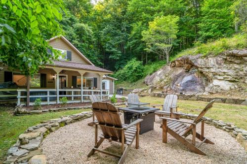 Maggie Valley House | Scenic Maggie Valley Retreat l Hiking l Skiing
