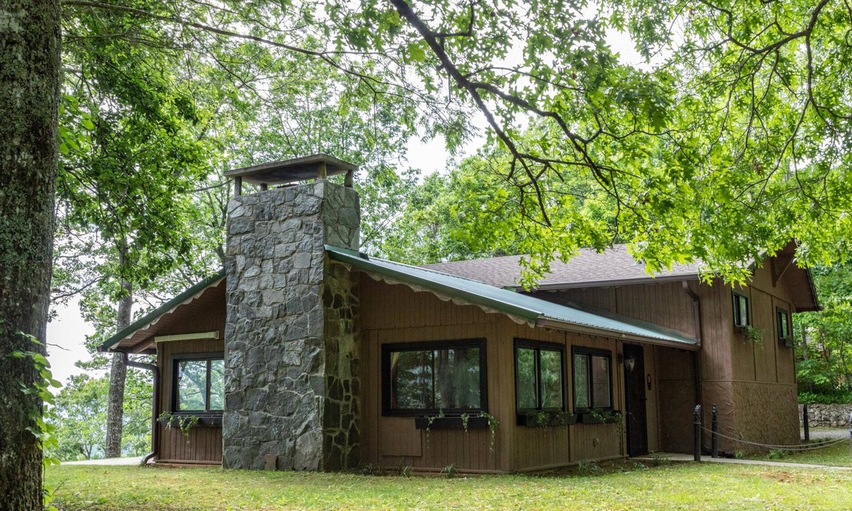Franklin House | Scenic overlook home in gated community that is spacious and pet friendly.