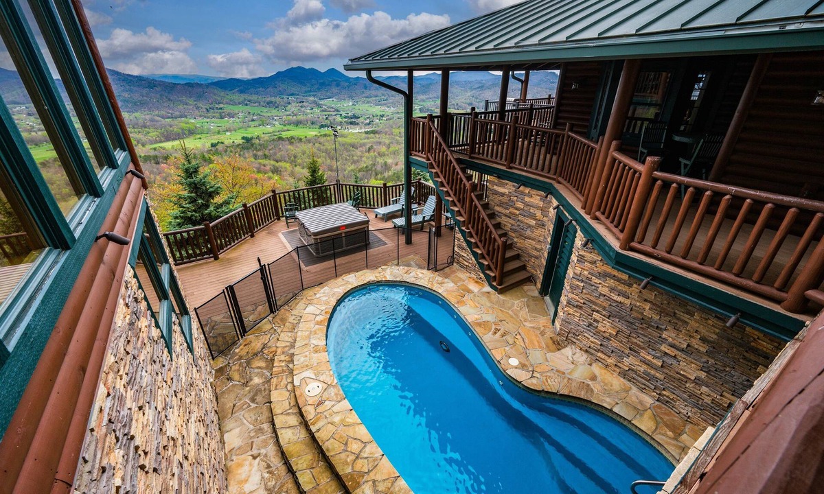Smoky Mountains Cabin | Scenic Views:7BR/Heated Pool/Amazing View/Game/Theater