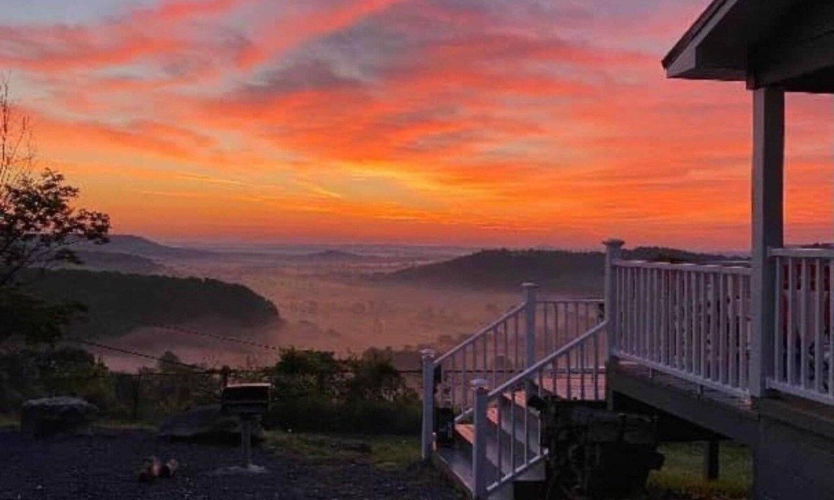 Marshall Cottage | Scenic views, Fire Pit, Cozy Close to the Buffalo National River Pet friendly
