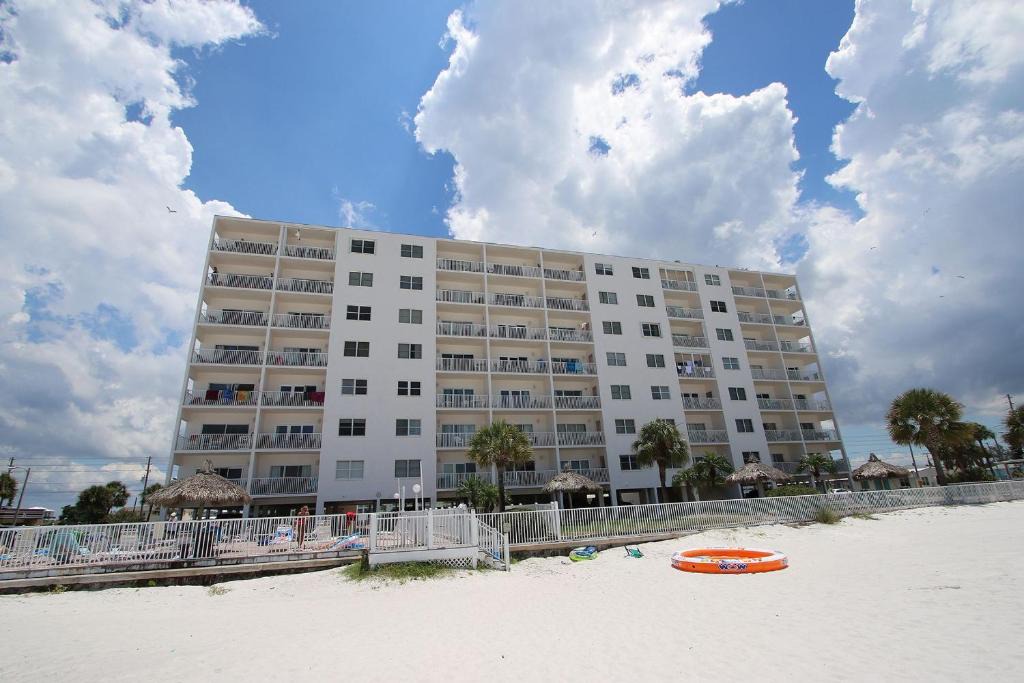 Madeira Beach House | Sea Breeze by Florida Lifestyle Vacation Rentals
