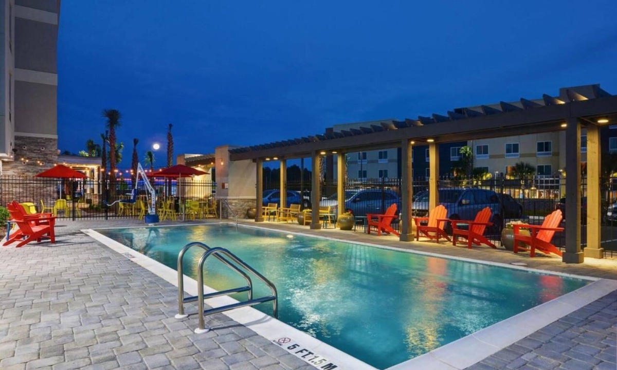 Upper Grand Lagoon Hotel | Sea Breeze Comfort! 2 Units w/Kitchen, Pool, FREE Parking and Breakfast!