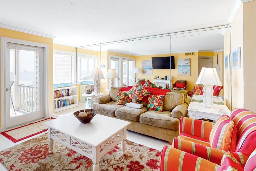Crystal Beach Hotel | Sea Loft 103B