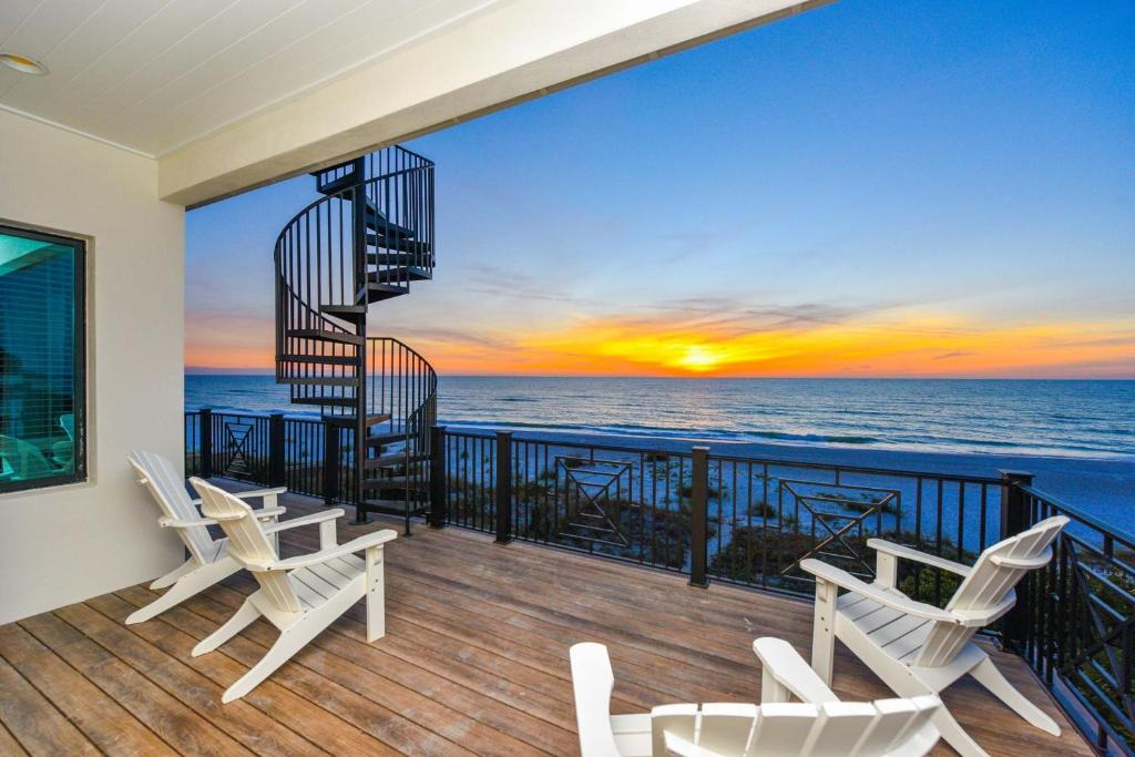 Bradenton Beach House | Sea Swept by AMI Locals