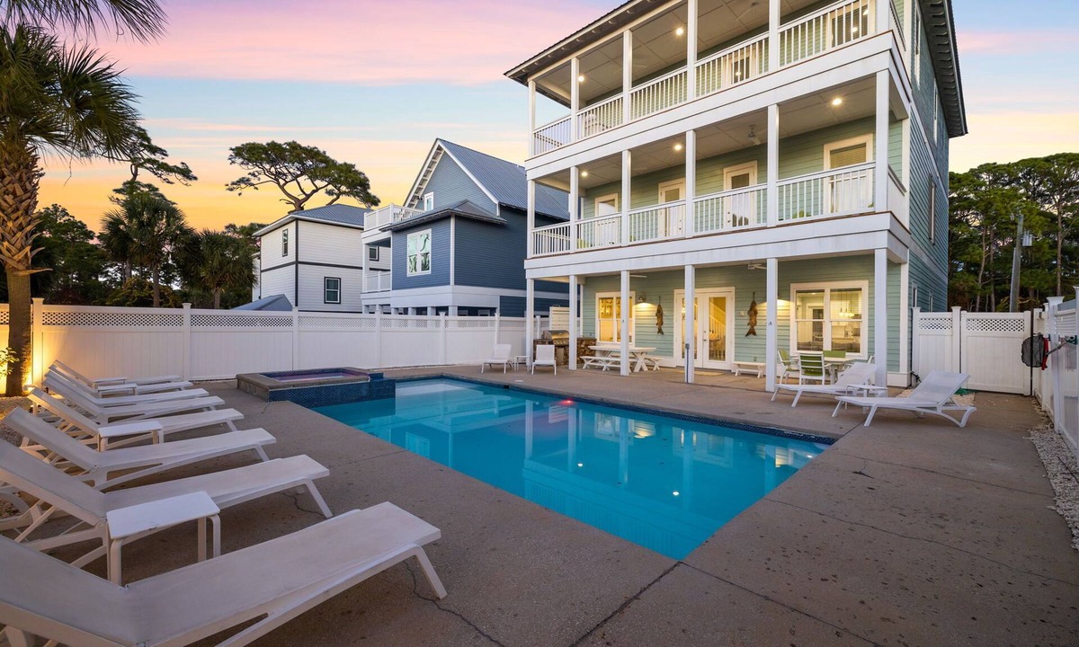 San Juan House | Seagrove - 1 Block from Beach, GOLF CART, Private Pool, Game Room, Bikes & Tesla Charger!