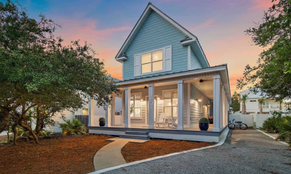 Village of Sugar Beach House | Seagrove Gem | 4 Bikes | Golf Cart | Yard Games