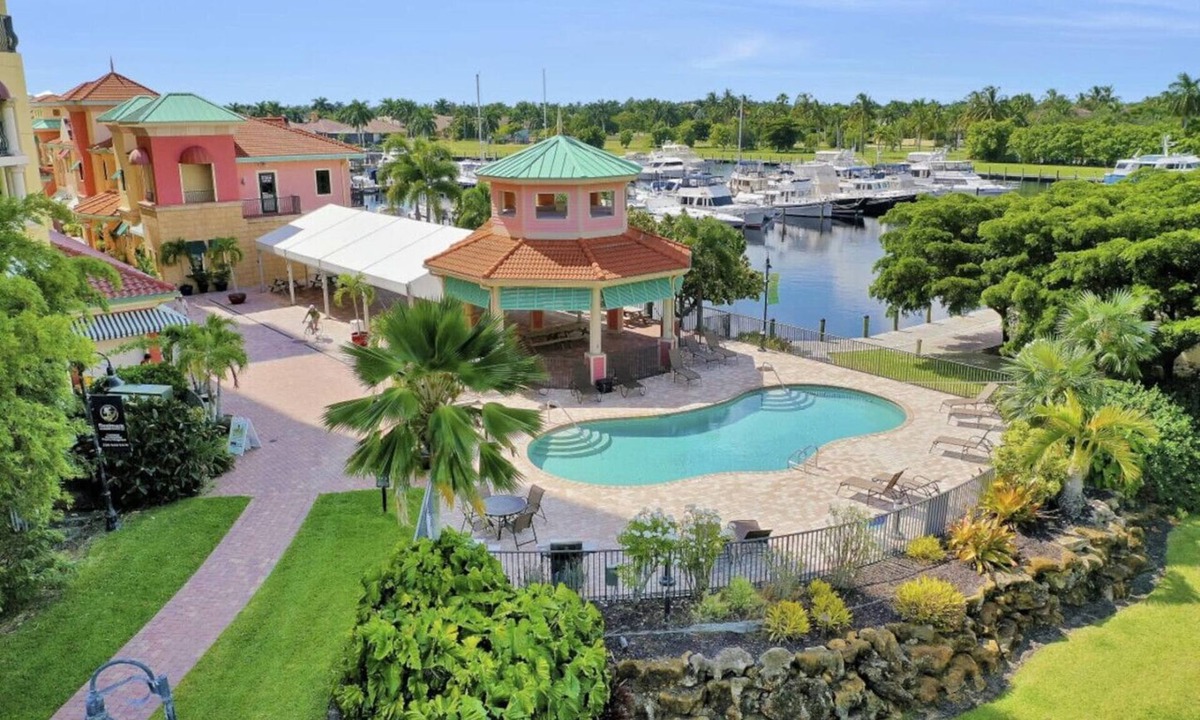 Cape Harbour Apartment | Seashell Sunrise | Beautiful 3 bedroom 2 bath gulf view