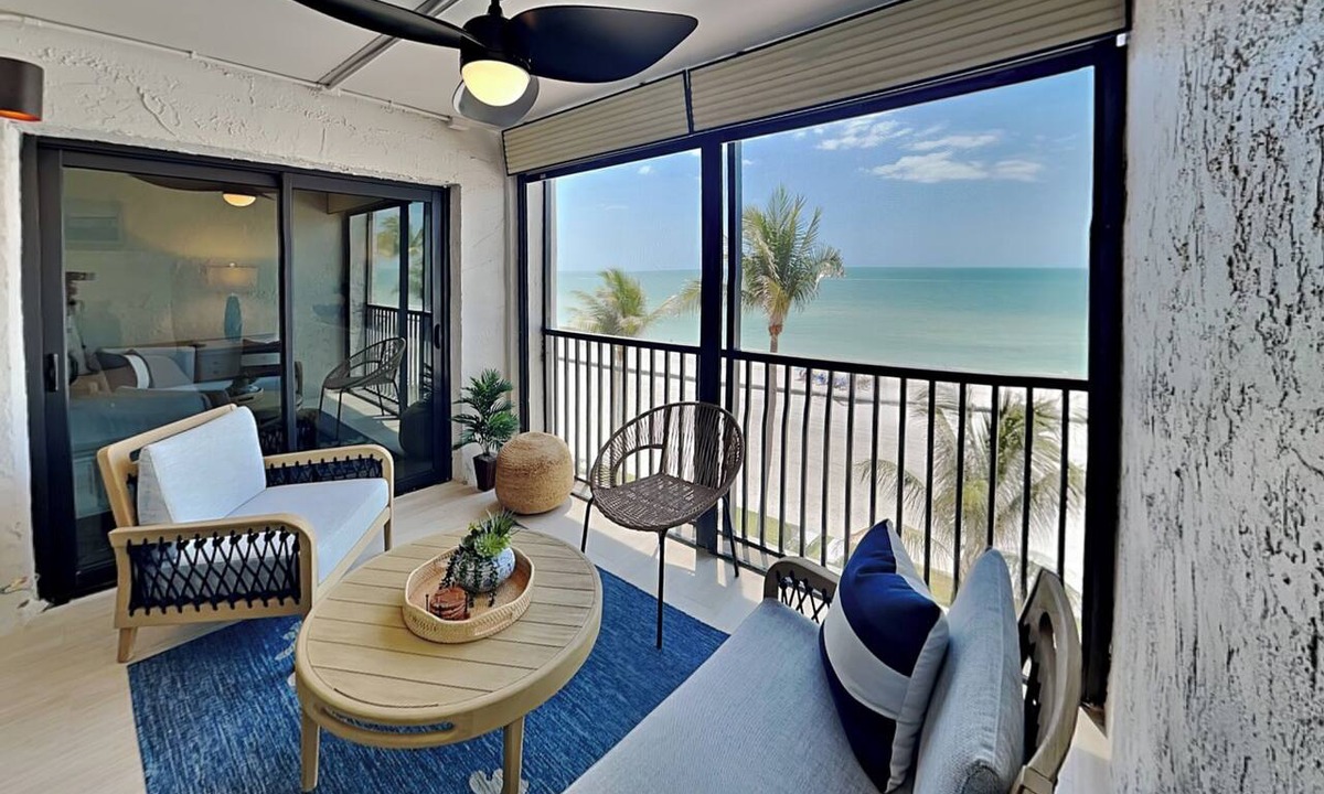 Mid Island Condo | Seaside 304 | Remodeled w. Gulf views + Amenities!