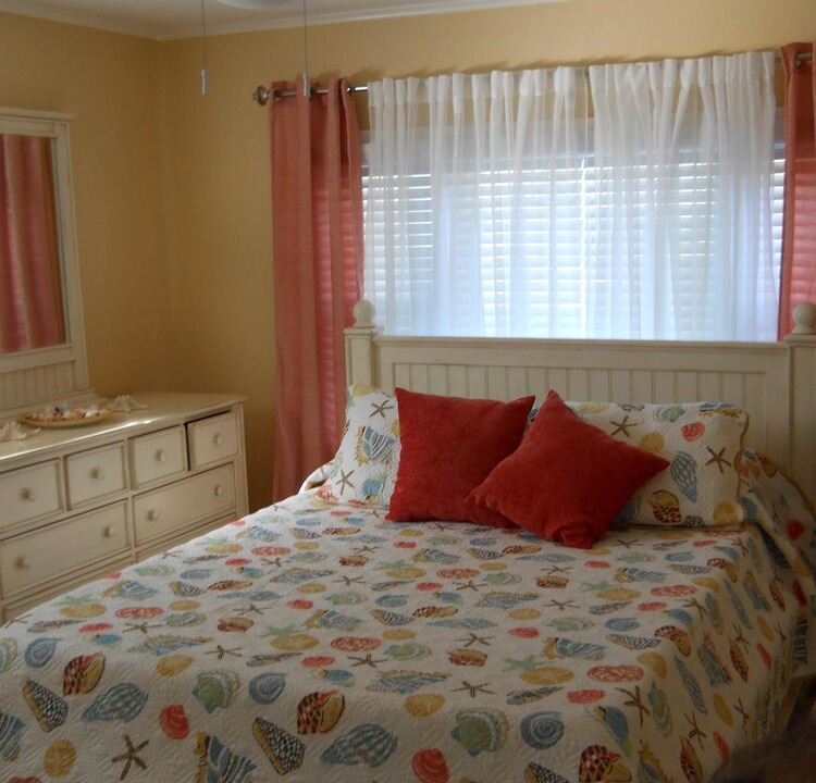 Holmes Beach Condo | Seaside Bungalow - Beautiful Gulf of Mexico beach and heated pool