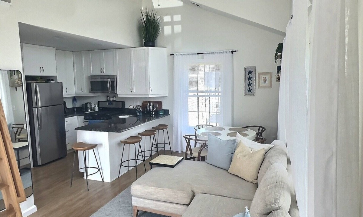 Dover Beaches North House | Seaside Serenity – Bright & Airy 2BR Beach Cottage + Loft, Steps to Ocean & Bay