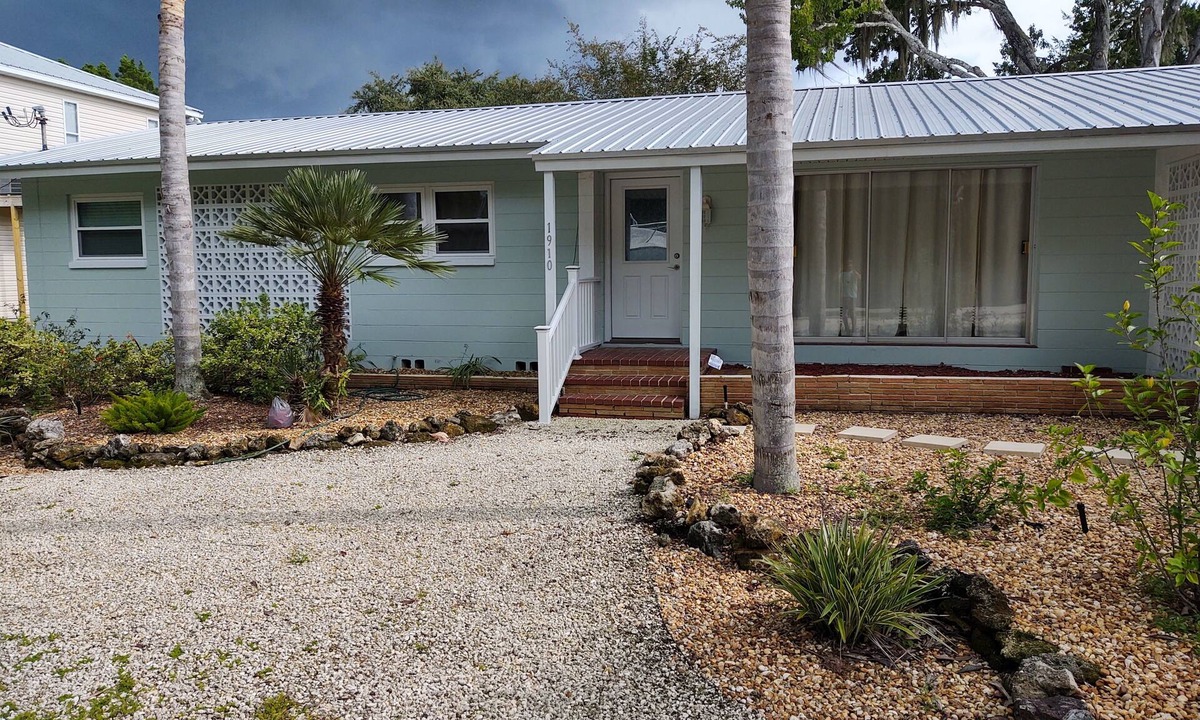 Woodland Estates House | Seasonal Canal Front/Crystal River (3 Mo - 6 mo) 3 Bed/2 Bath 407-401-4684