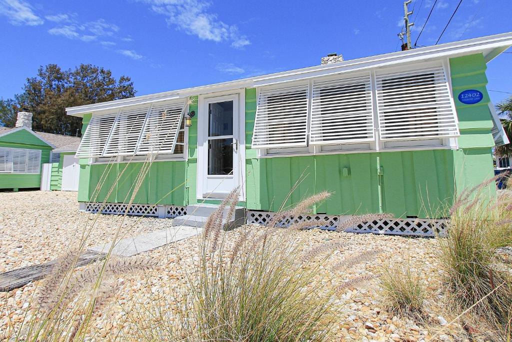 Treasure Island Apartment | SeaSpray Beach Cottage B