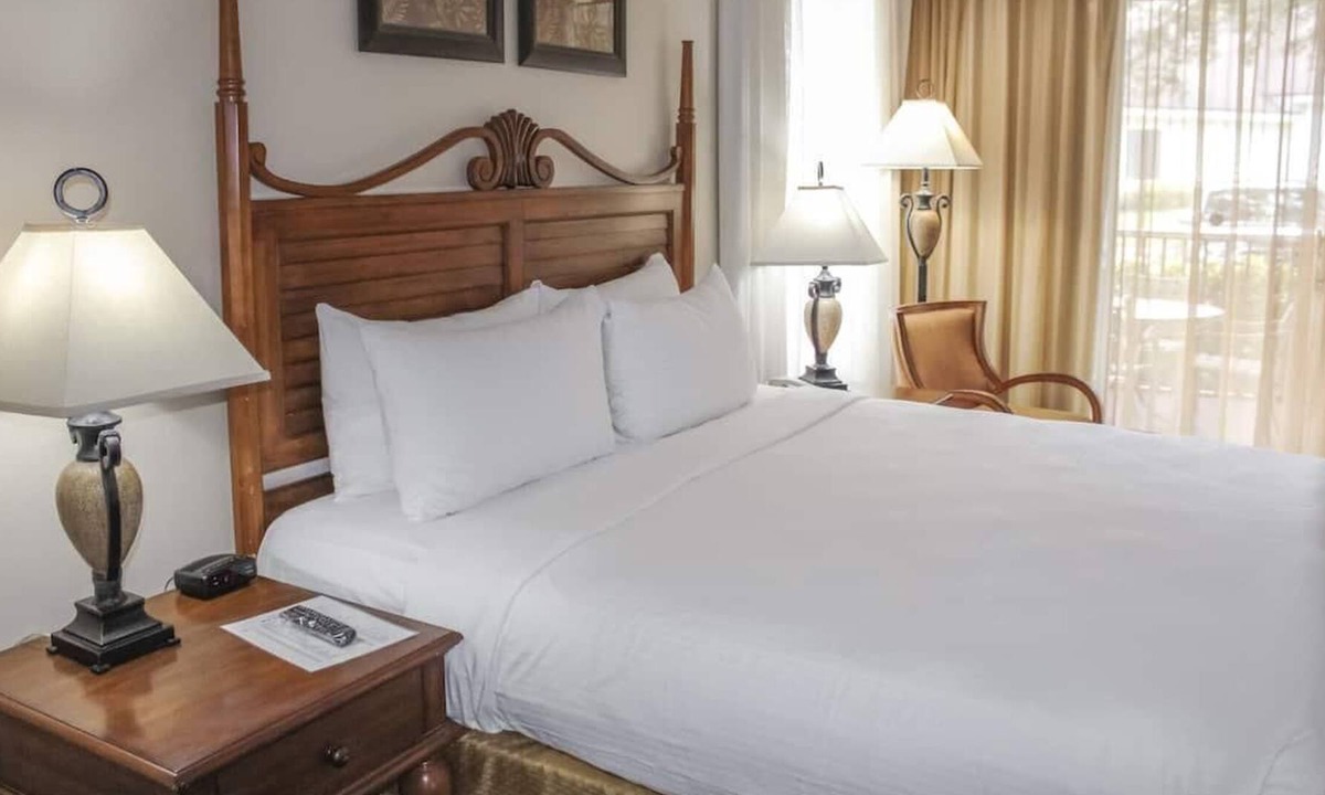 Florida Central Atlantic Coast Resort | SeaWorld Orlando, 4 Spacious Units, 2 Outdoor Pools, and One Children’s Pool
