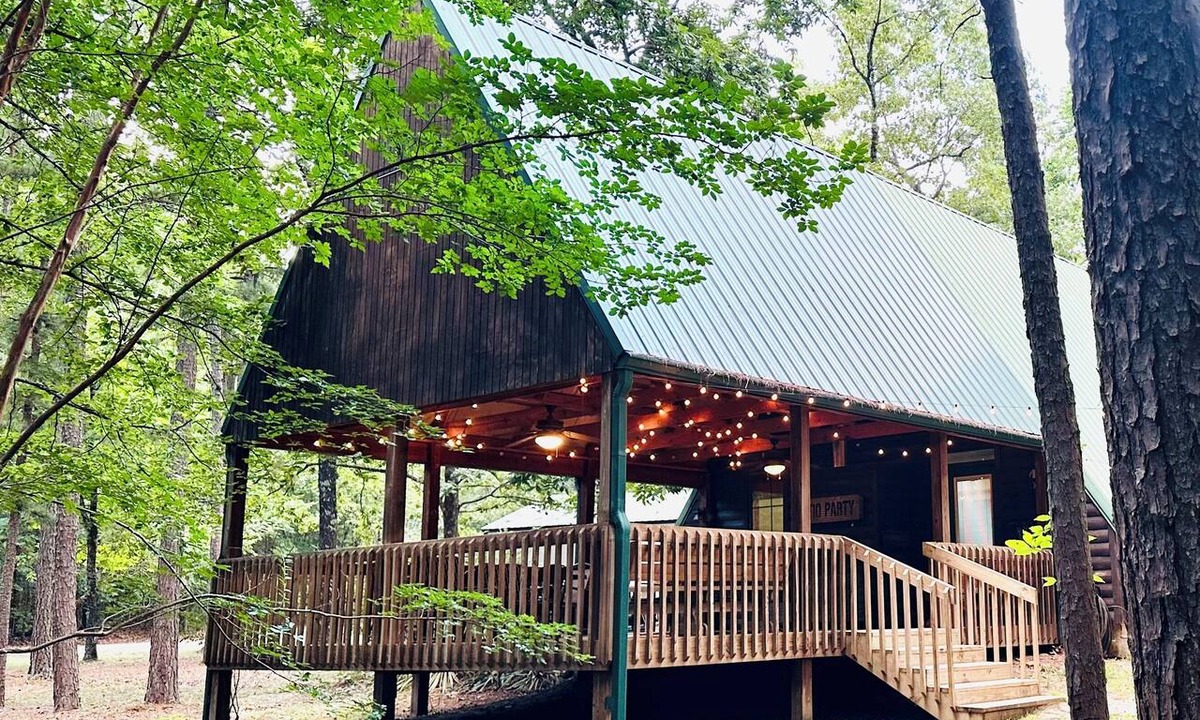 Morrilton Cabin | Secluded A-Frame Cabin w/Sauna+Pool Table+ Fire Pit on Petit Jean Mountain