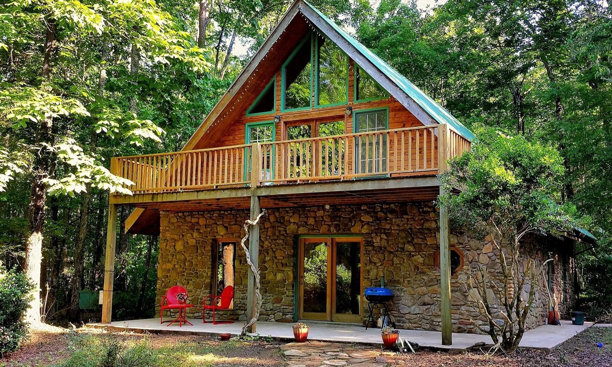 Sequatchie House | Secluded, amazing artesian home in beautiful Coppingers Cove - outdoor paradise