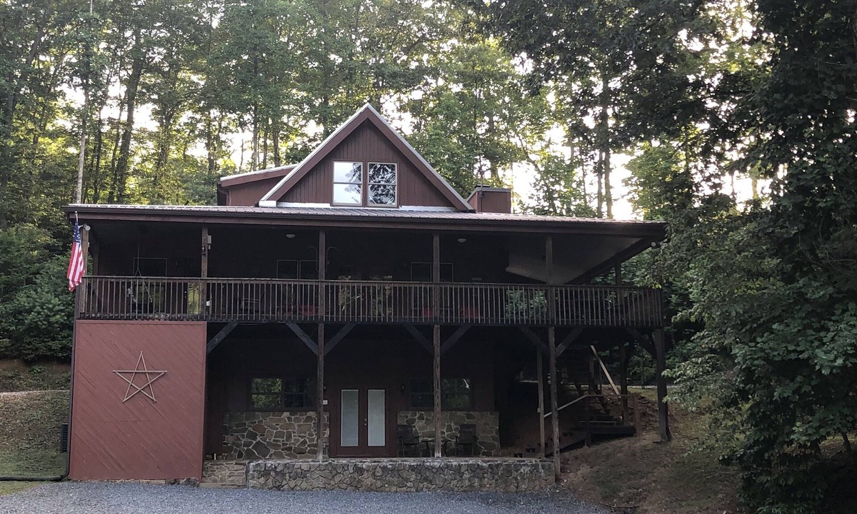 Robbinsville House | Secluded Cabin, Easy Access, Covered Parking, Small Creek, Whole-Home Backup PWR