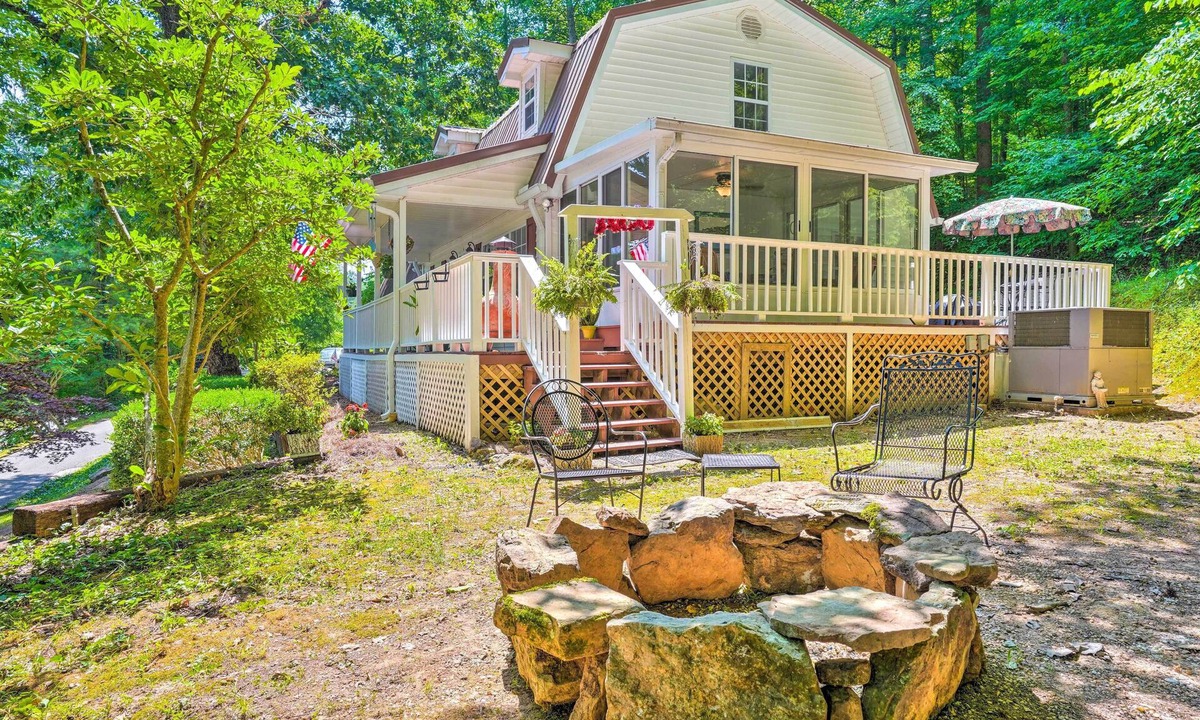 Lookout Valley Neighborhood Association House | Secluded Chattanooga Getaway w/Deck + Yard!