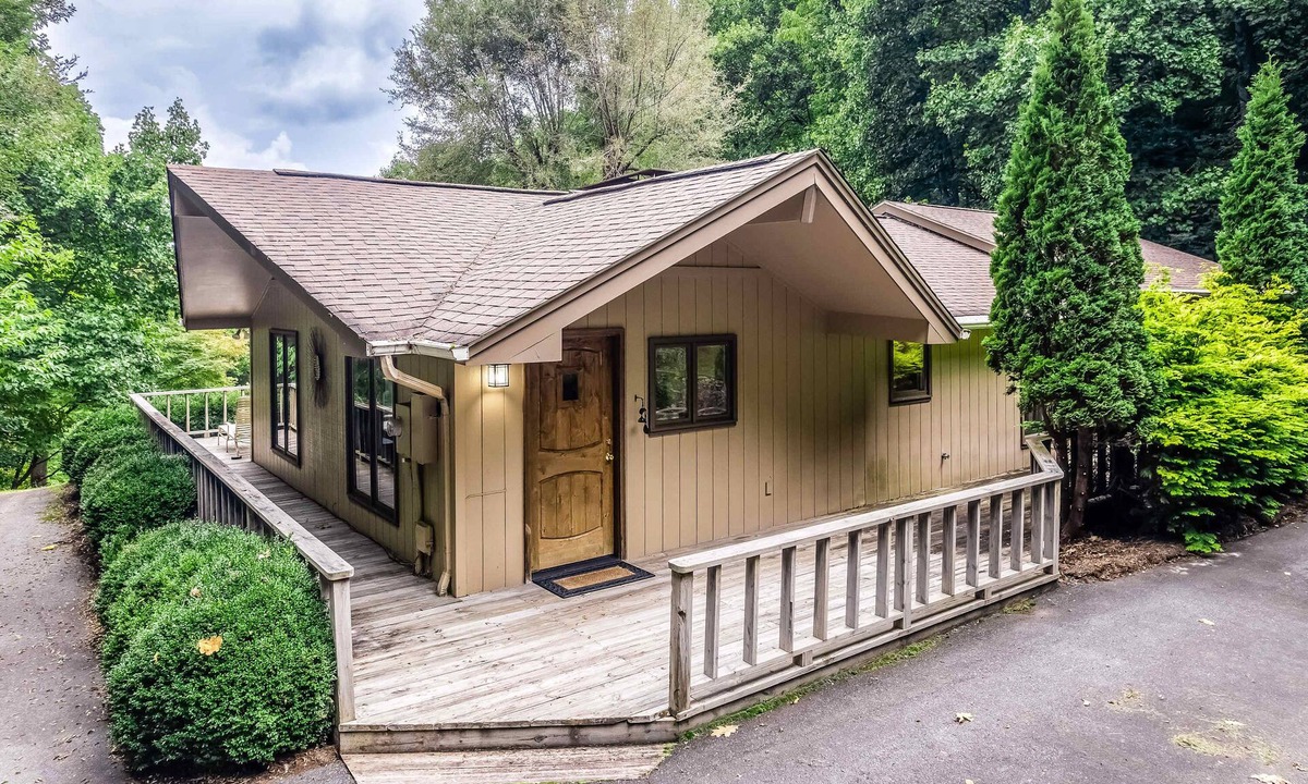 Waynesville House | Secluded Dog-Friendly Home w/Wrap-Around Deck, WiFi, Deck, Gas Grill