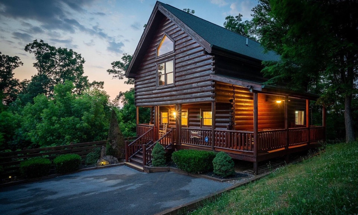 Sevierville Cabin | ⭐ SECLUDED HOT TUB GAME ROOM LOCATION EASY ROADS! ⭐