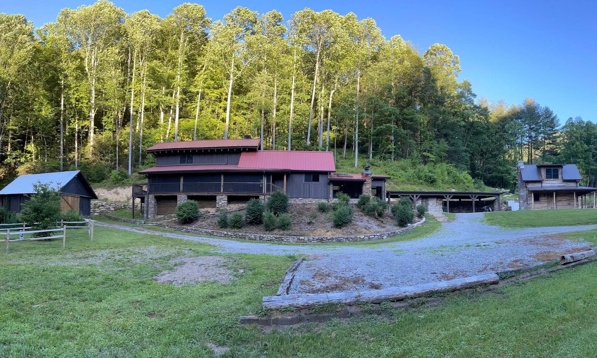 Canton Hotel | Secluded luxury cabins with water views, game table, wood stove & outdoor dining