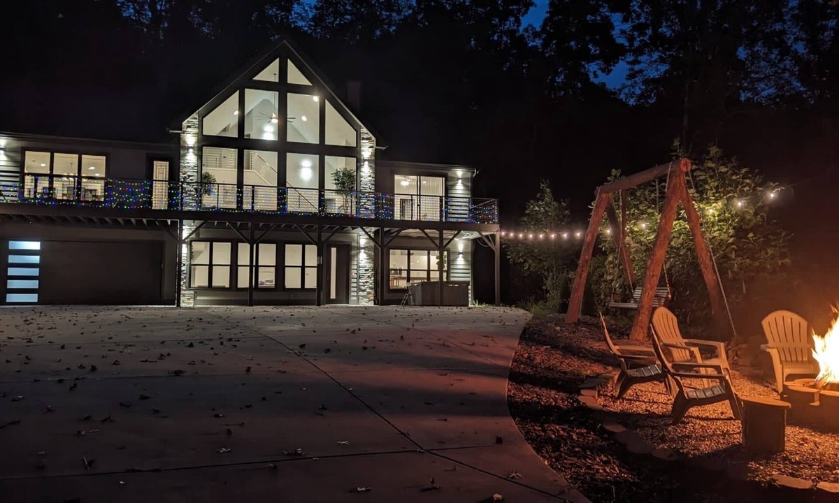 Fletcher House | Secluded Luxury Mountain Retreat House .