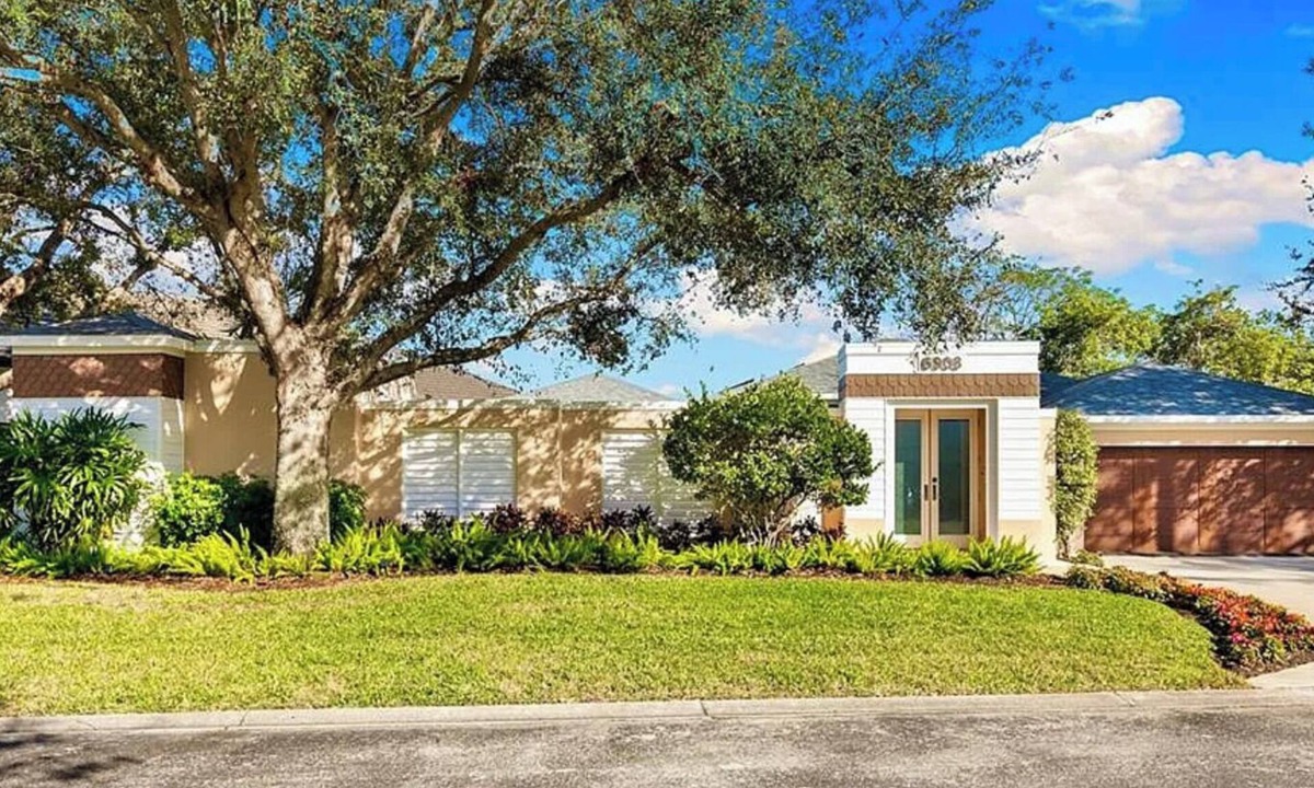 North Naples House | Secluded luxury oasis with Courtyard pool. Close to everything.