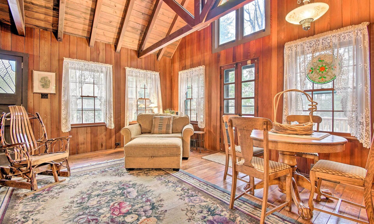 Lake Harmony Cabin | Secluded & Rustic Lake Harmony Cabin w/Fire Pit!