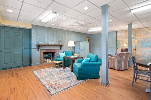 Canton Apartment | Secret Garden Getaway - Apartment in Asheville near the Great Smokey Mountains!