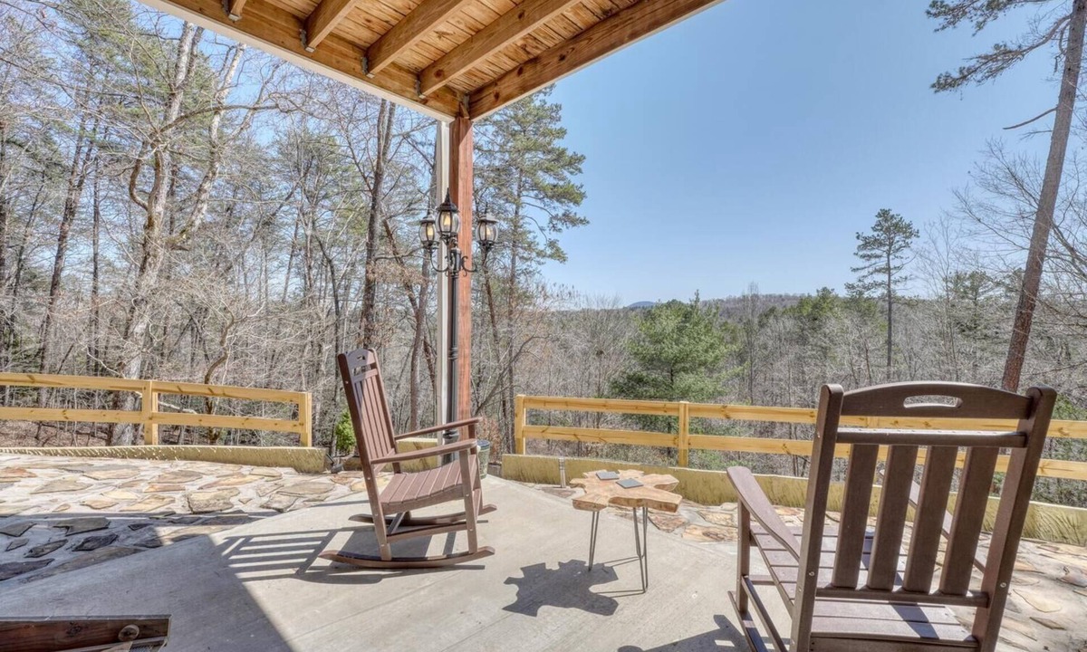 Dahlonega Cottage | Selah - 12 min Dahlonega, Pool Table, Record Player, 5 Acres with Trails