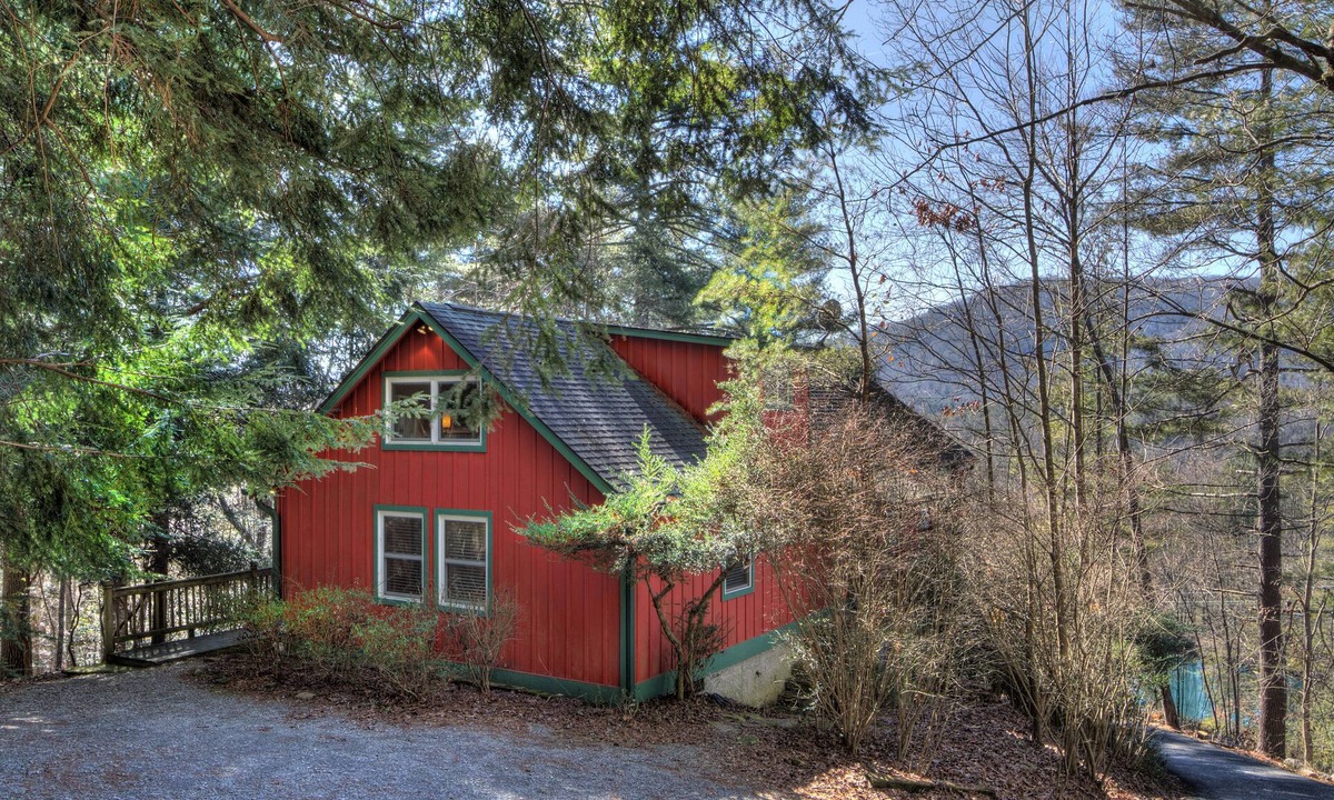 Penrose Cabin | Serenade Cove: Now listed through Carolina Mornings! See VRBO 4455448.