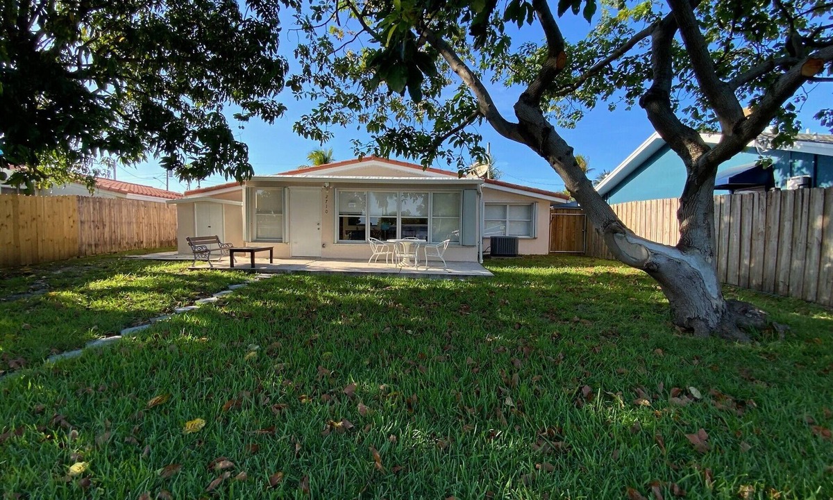 North Central Hollywood Condo | Serene 3/2 home in tranquil Hollywood close to I95, Ft Lauderdale Air & Beach.
