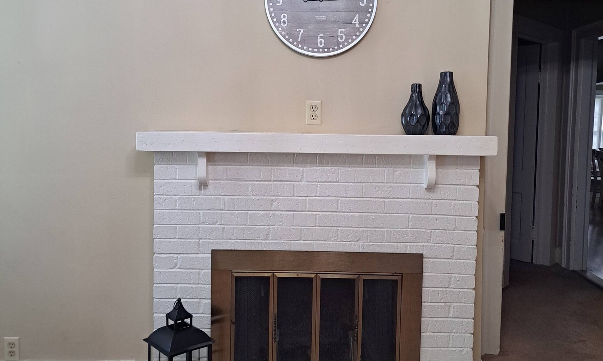Whiteville Apartment | Serene 3-bed, 3-bath apartment with AC in charming Whiteville