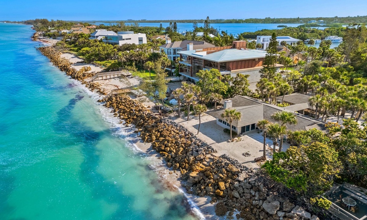 Nokomis House | Serene Beach Front Home with Outdoor dining, Private Beach & Dog-Friendly
